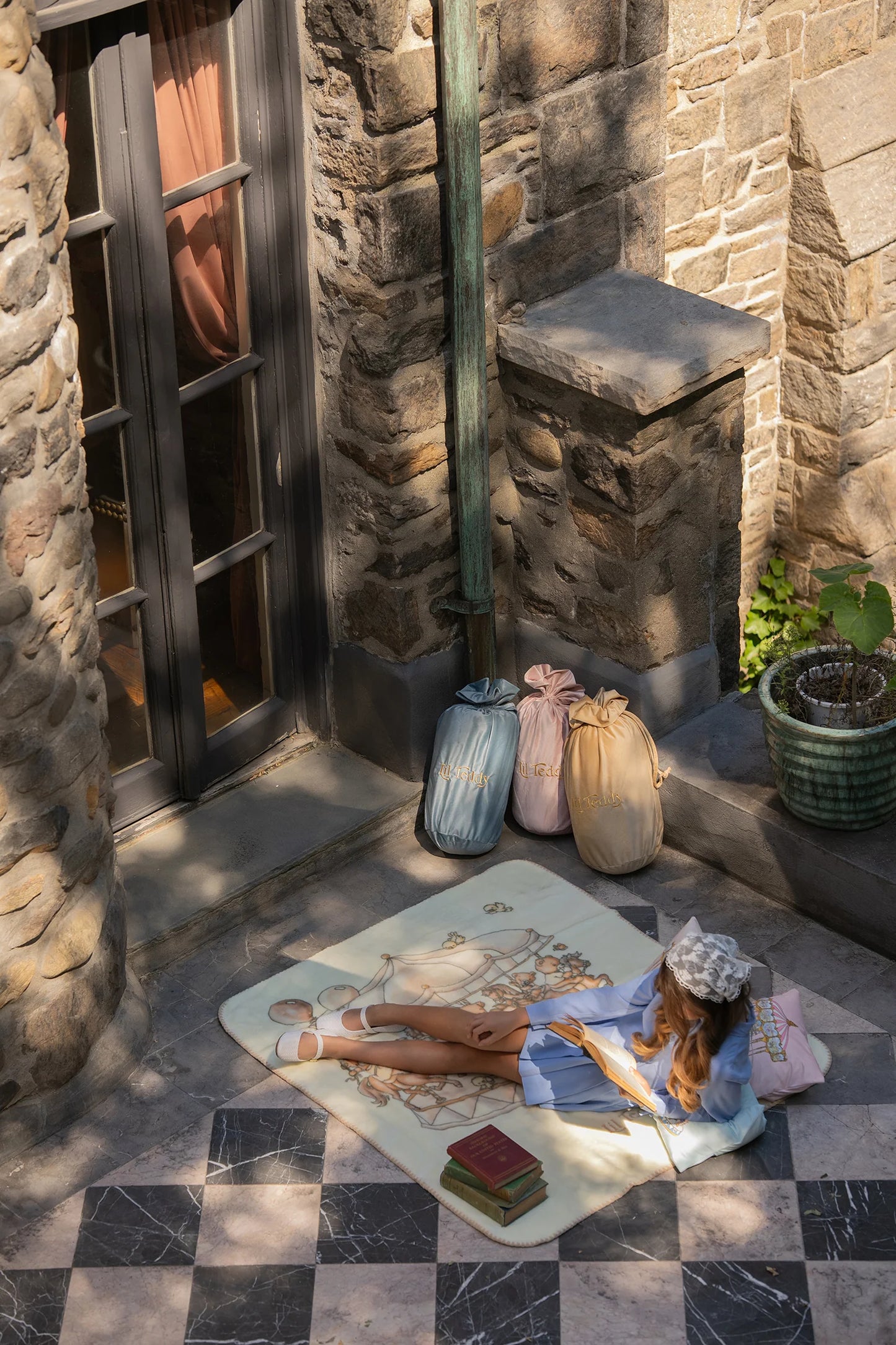 Bigger Teddy’s Merry Go Snuggle Vanilla Bean