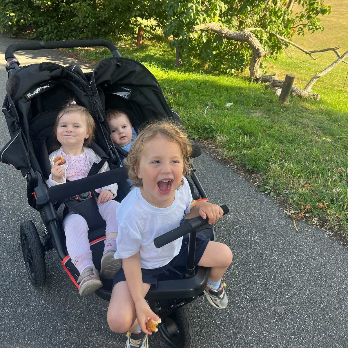 Out n About Nipper Double V6 Pushchair